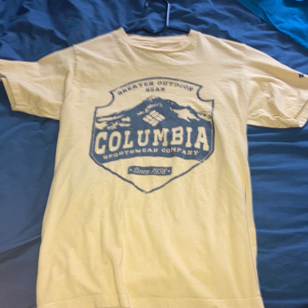 Columbia t shirt